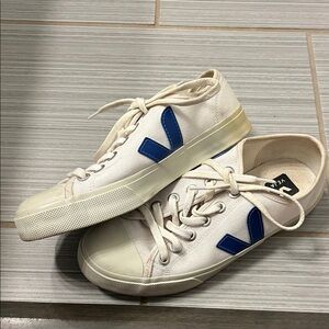 Veja Cream and Blue Casual Sneakers
